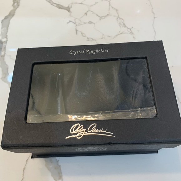 Oleg Cassini Crystal Ring Holder - Picture 5 of 7